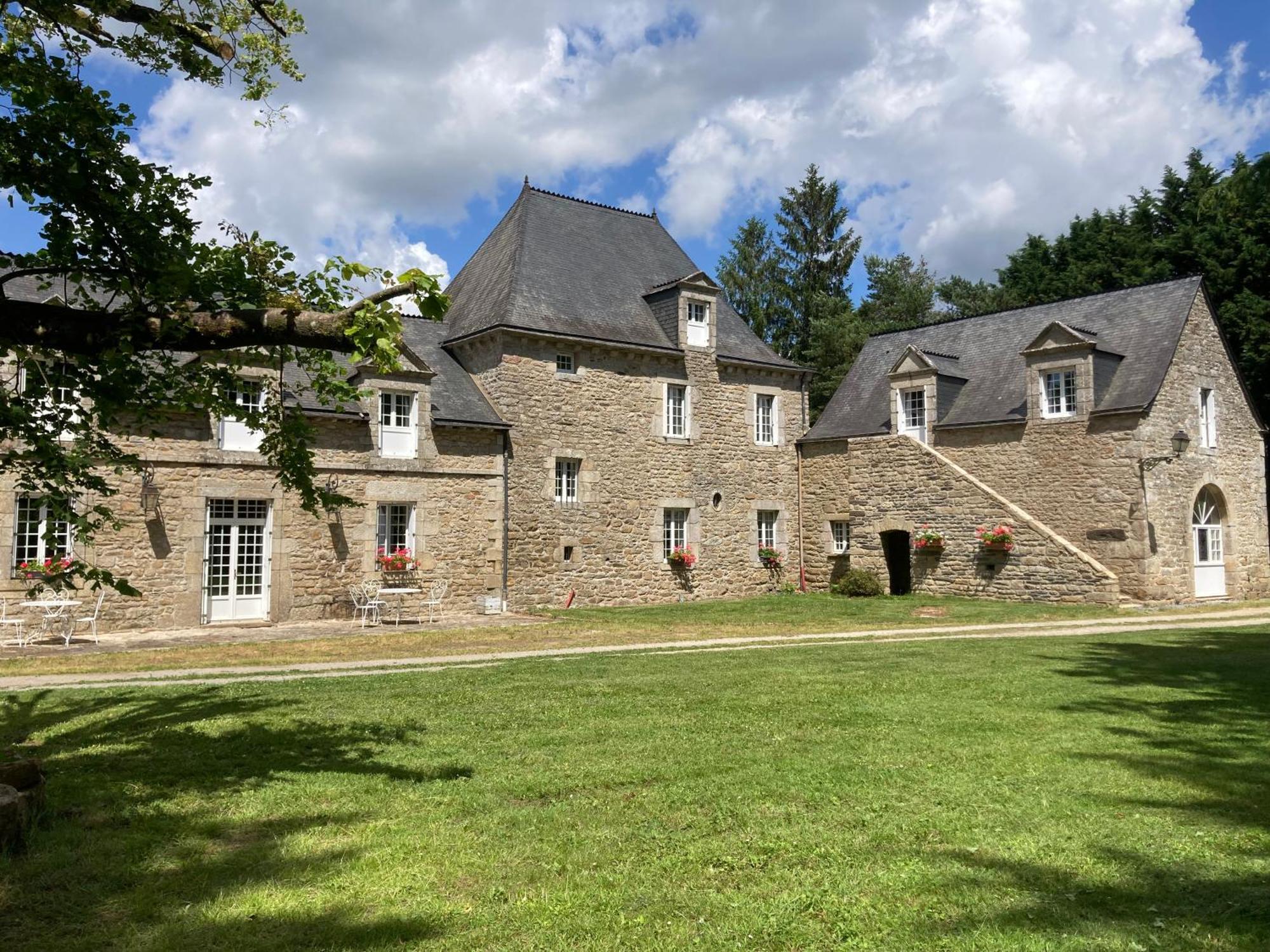 Manoir De Saint-Fiacre Panzió Malansac Kültér fotó